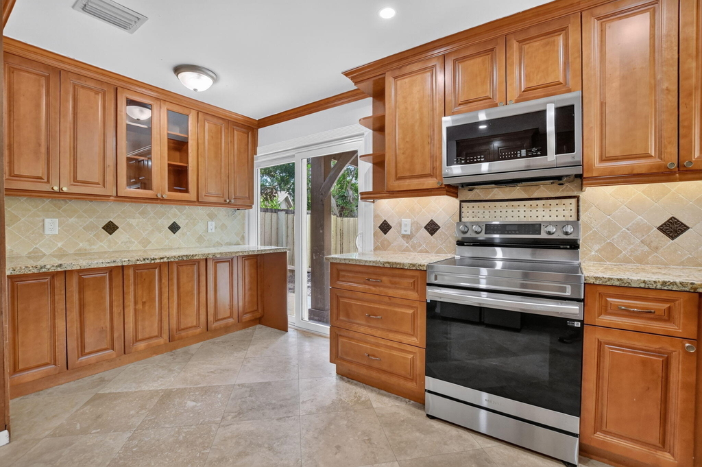 7813 Kenway Place W - Photo 17