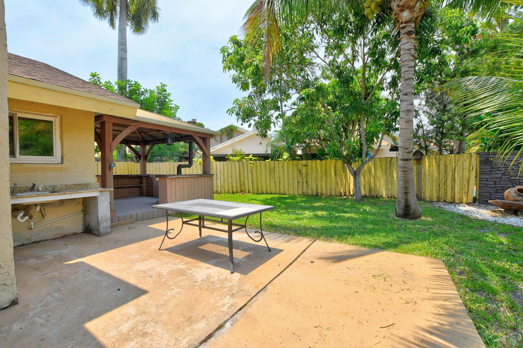 7813 Kenway Place W - Photo 36