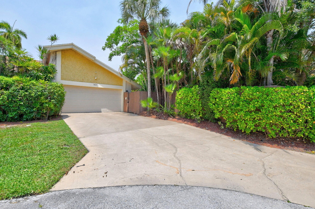 7813 Kenway Place W - Photo 2