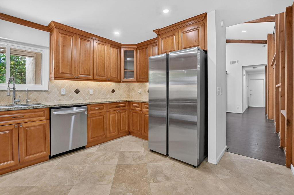 7813 Kenway Place W - Photo 15