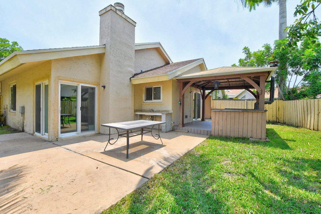 7813 Kenway Place W - Photo 38