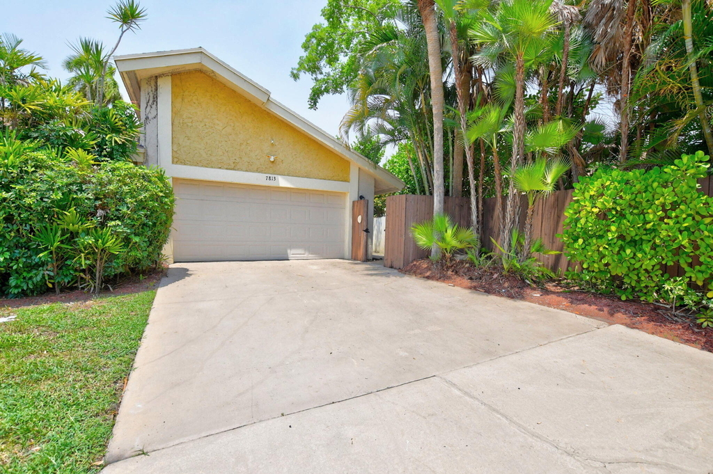 7813 Kenway Place W - Photo 3