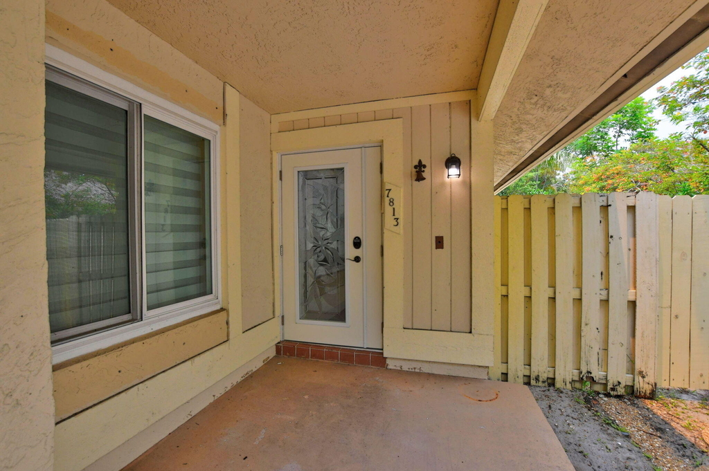 7813 Kenway Place W - Photo 5