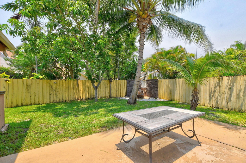 7813 Kenway Place W - Photo 37