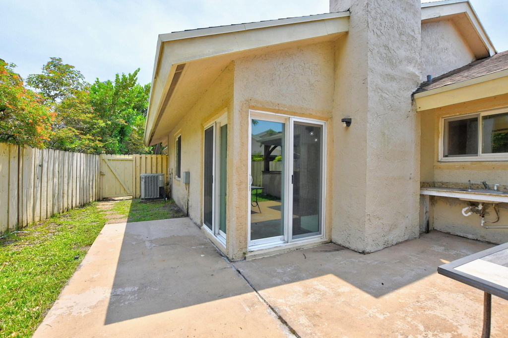 7813 Kenway Place W - Photo 35