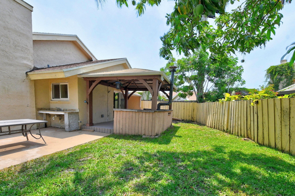 7813 Kenway Place W - Photo 40