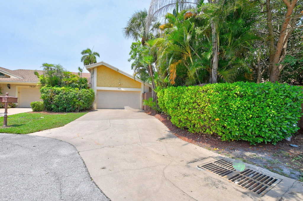 7813 Kenway Place W - Photo 1