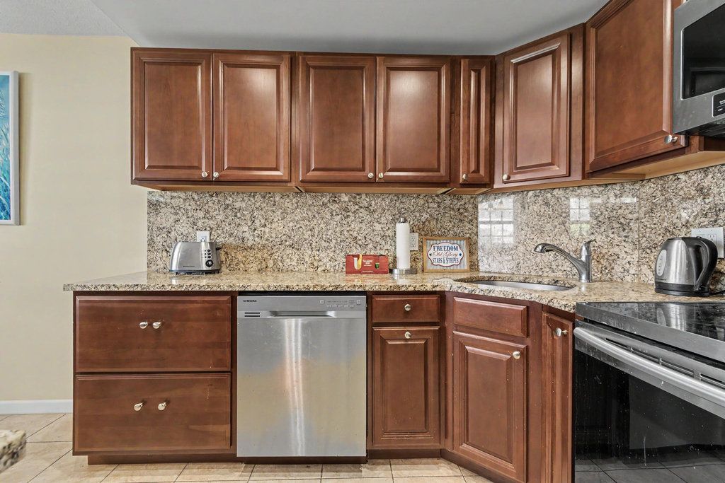 2455 Ne 51st Street - Photo 29