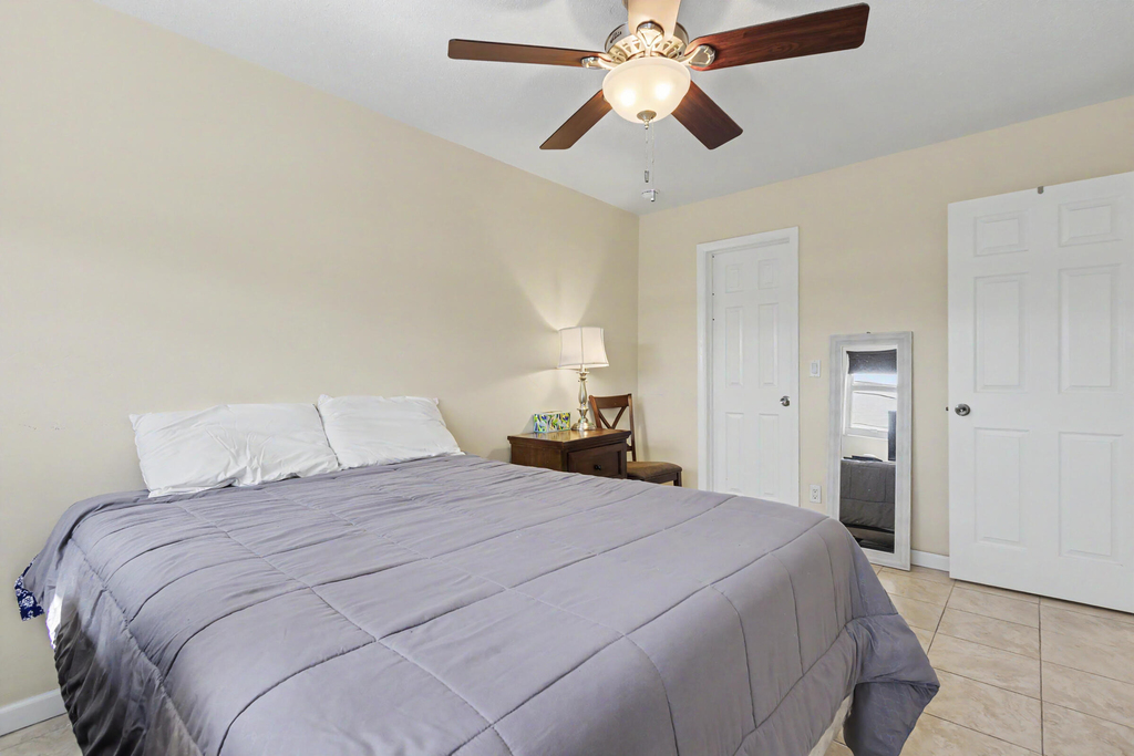 2455 Ne 51st Street - Photo 18