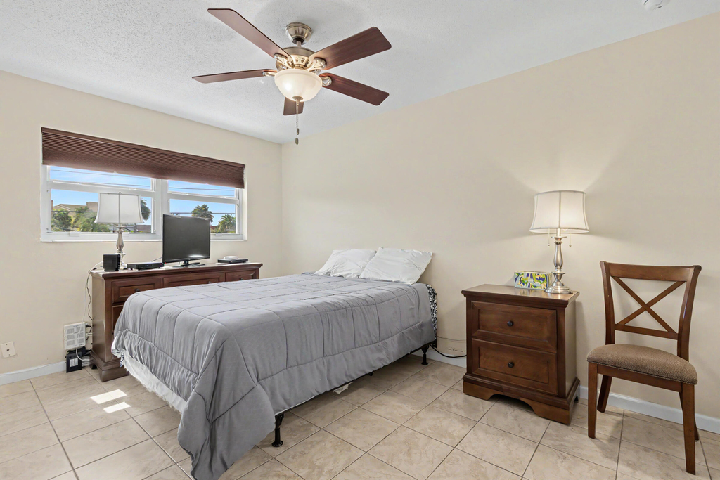 2455 Ne 51st Street - Photo 15