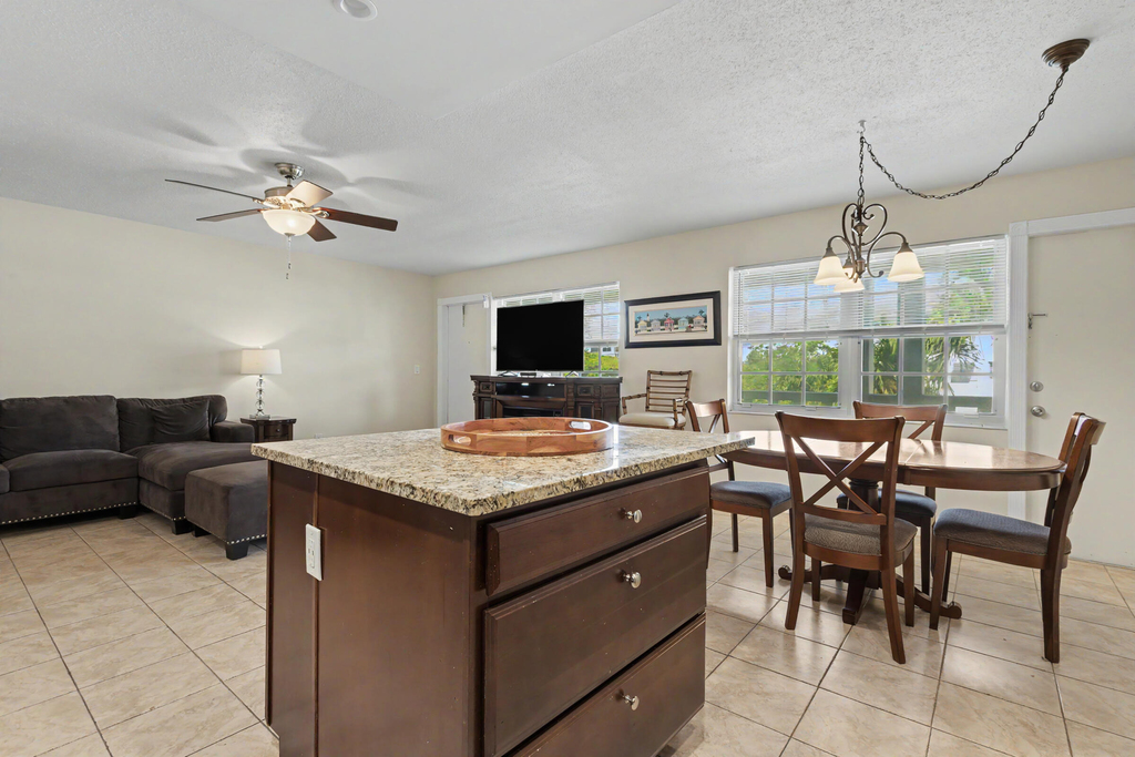 2455 Ne 51st Street - Photo 4