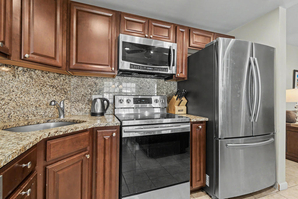2455 Ne 51st Street - Photo 3
