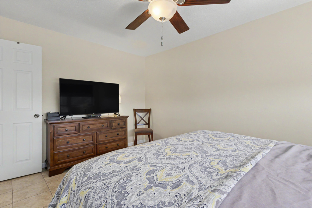 2455 Ne 51st Street - Photo 16