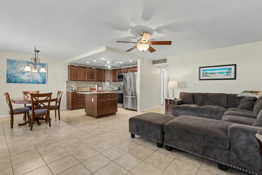 2455 Ne 51st Street - Photo 6