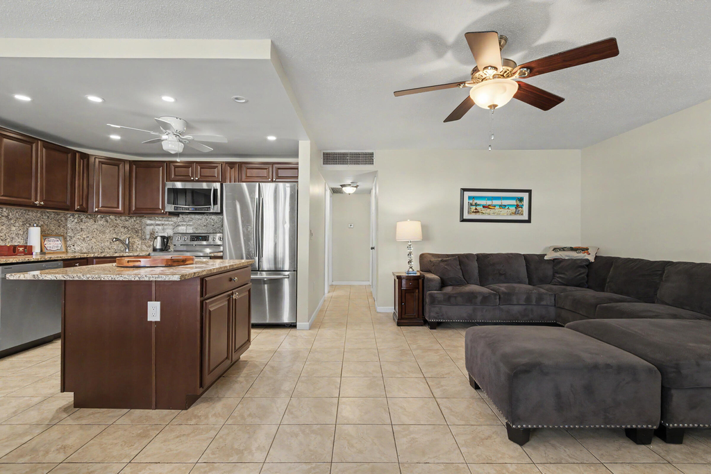 2455 Ne 51st Street - Photo 7