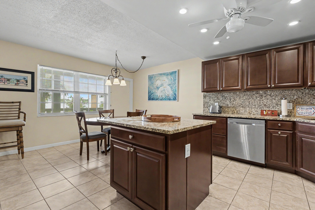 2455 Ne 51st Street - Photo 10