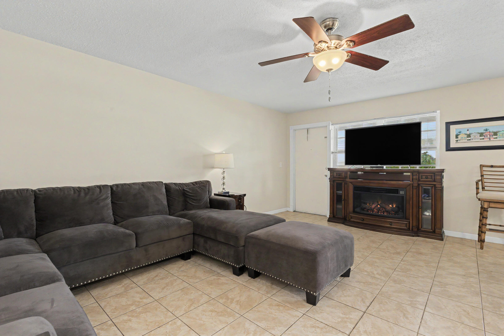 2455 Ne 51st Street - Photo 9
