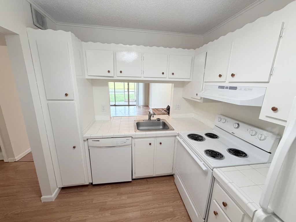 9230 Lagoon Place - Photo 3