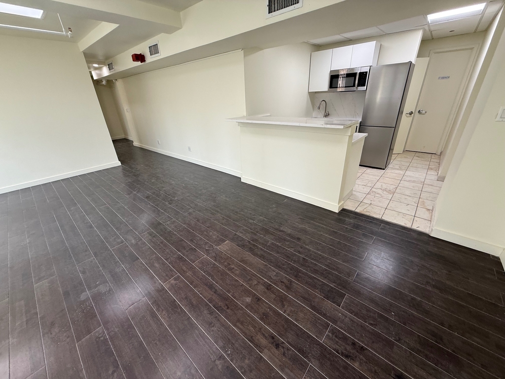 369 Lexington Avenue - Photo 3