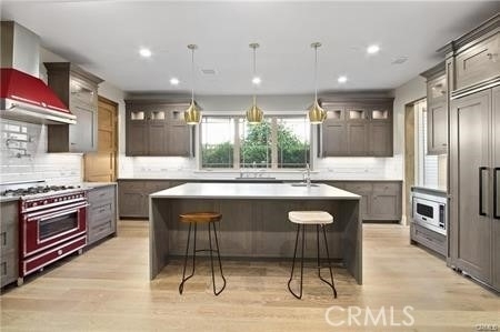 530 Drake - Photo 0
