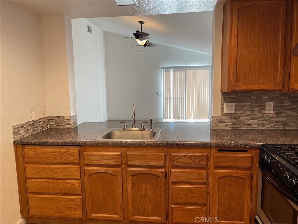 1005 Lilac Street - Photo 2