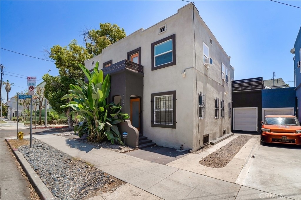 5152 Romaine Street - Photo 0