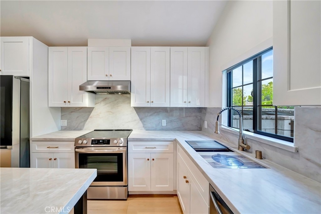 15741 Valerio St - Photo 8