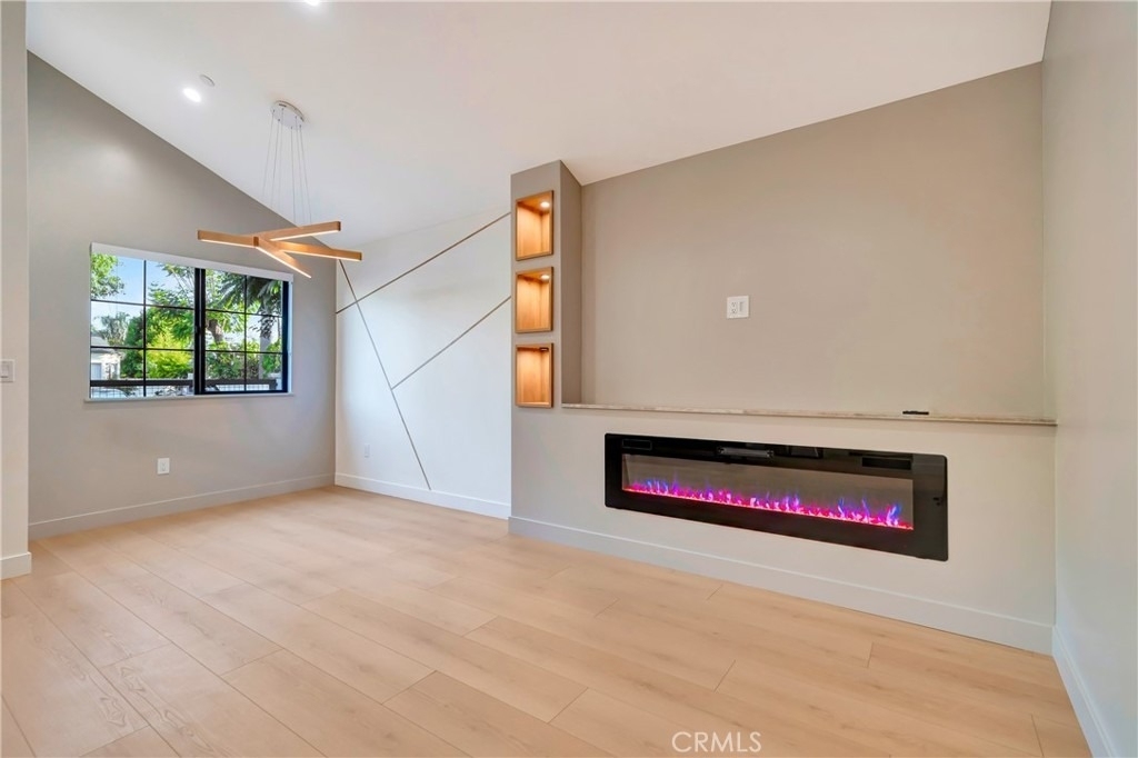 15741 Valerio St - Photo 4