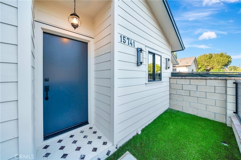 15741 Valerio St - Photo 27