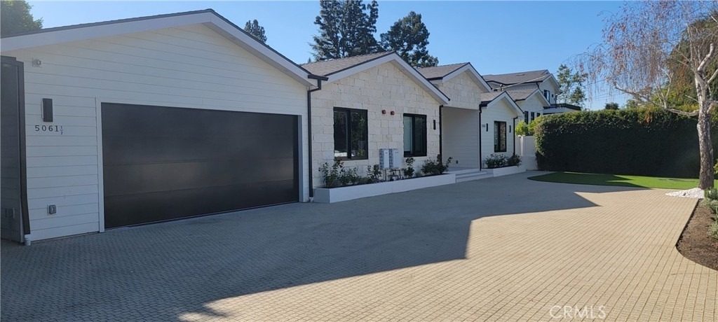 5061 Woodley - Photo 1