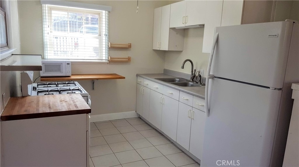 529 Walnut Avenue - Photo 3