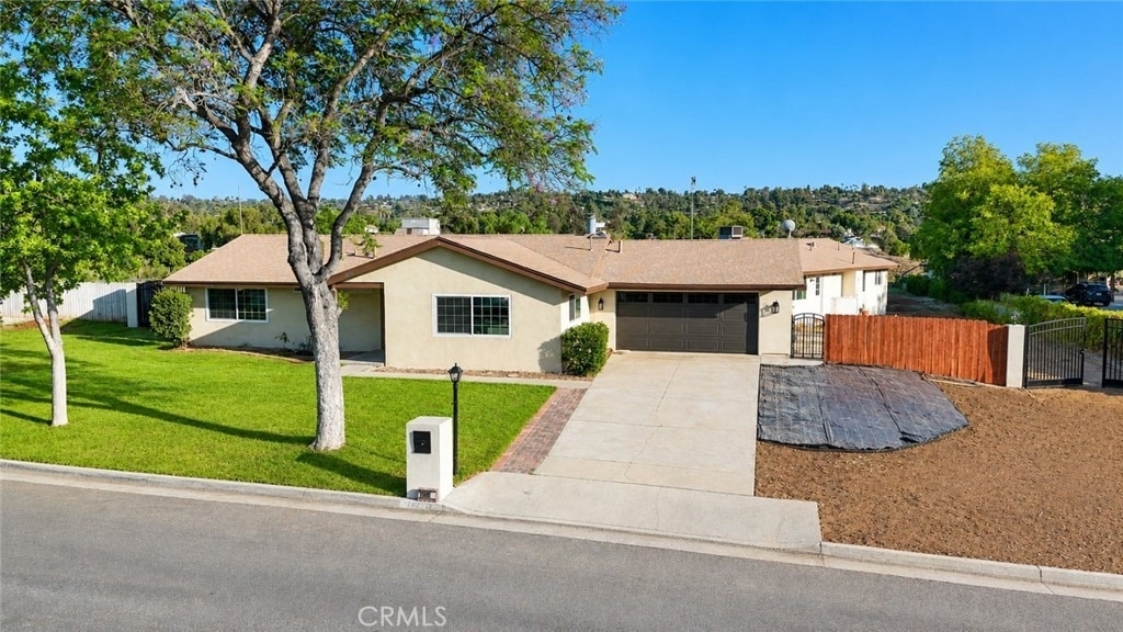 1404 Highridge Street - Photo 0