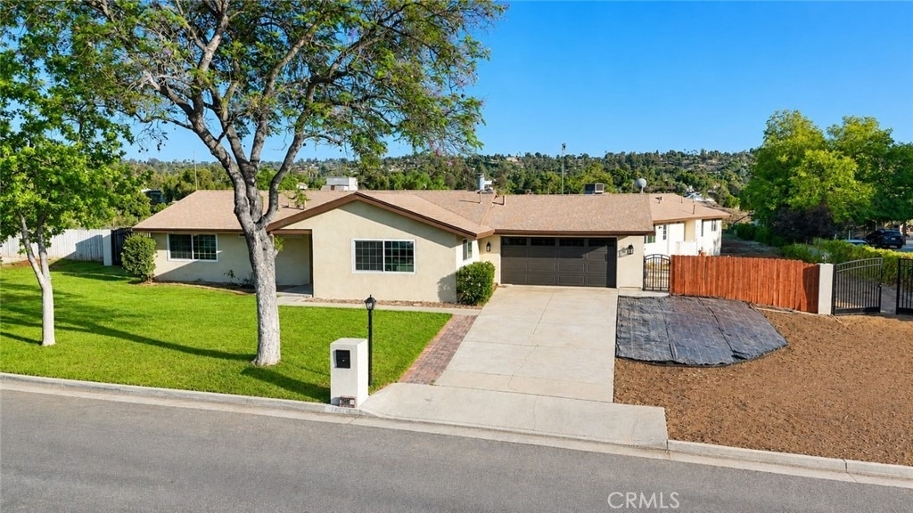 1404 Highridge Street - Photo 0