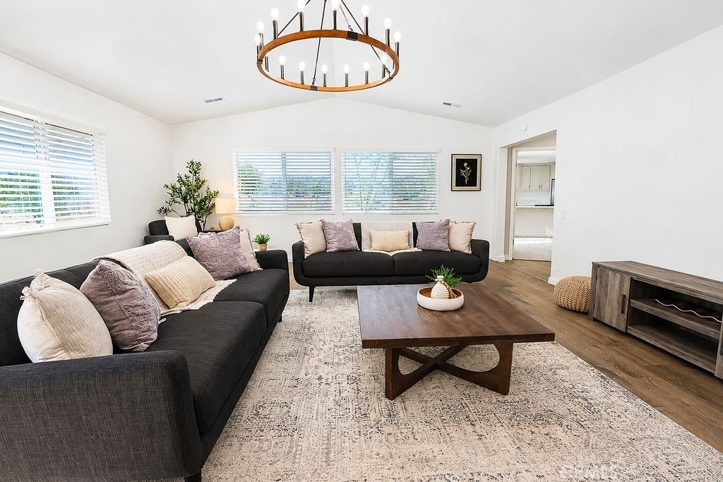 1404 Highridge Street - Photo 3