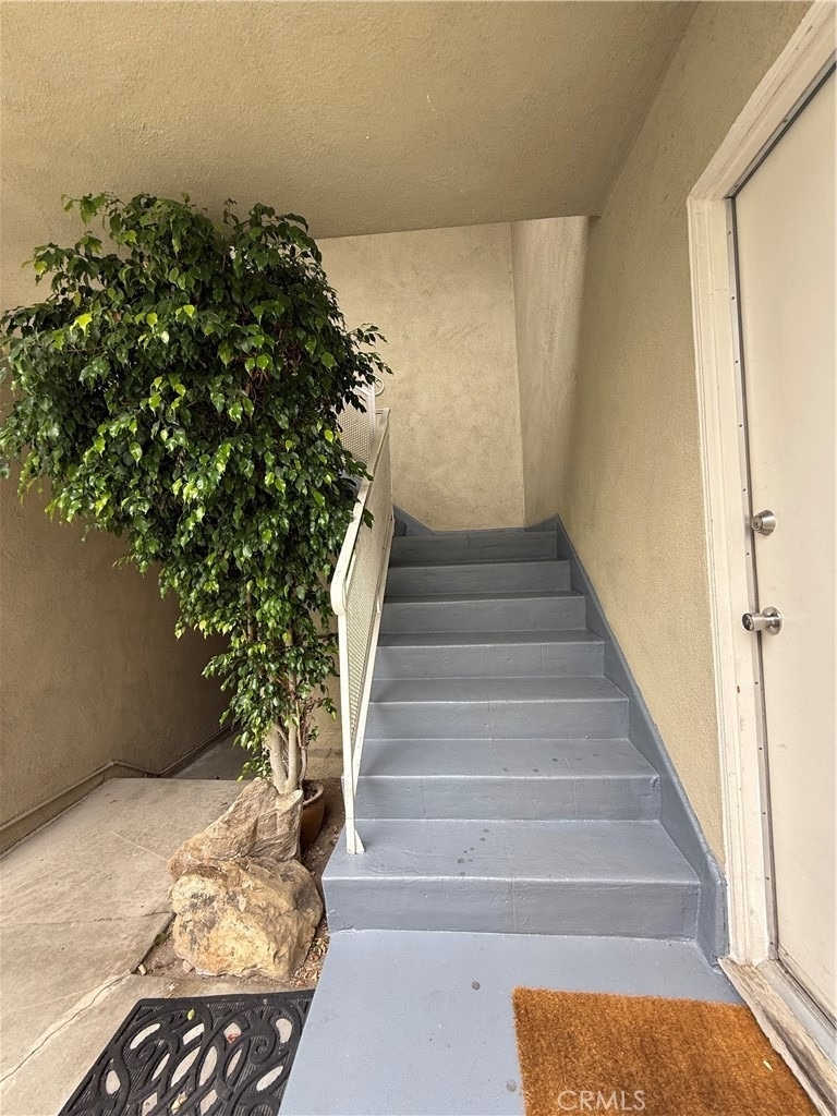 423 S Le Doux Rd - Photo 2