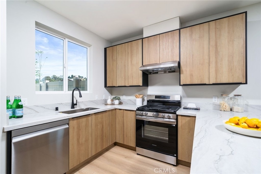 798 N Amelia Avenue - Photo 9