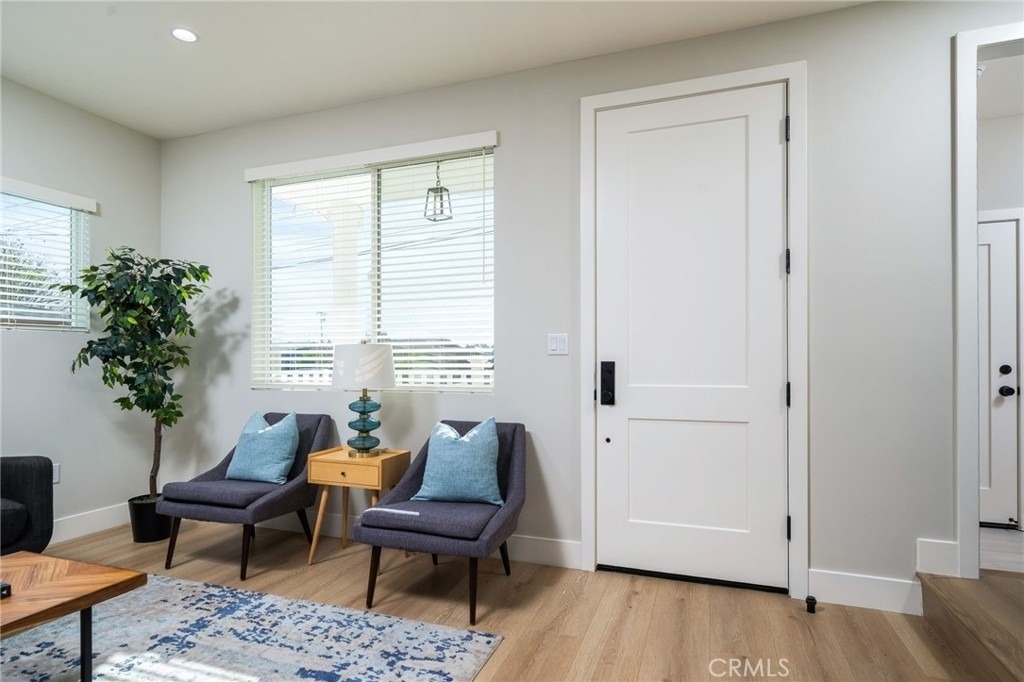 798 N Amelia Avenue - Photo 4