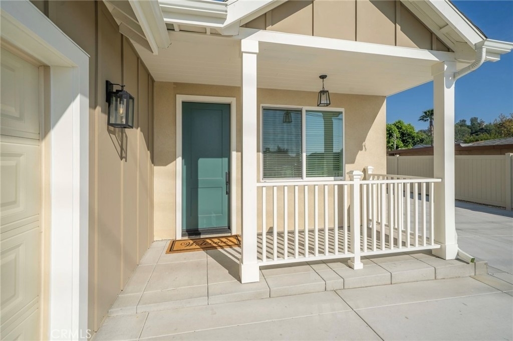 798 N Amelia Avenue - Photo 3