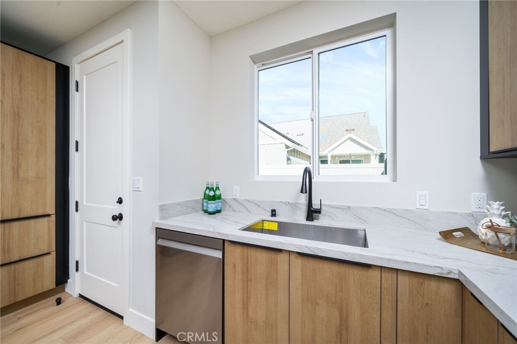 798 N Amelia Avenue - Photo 11
