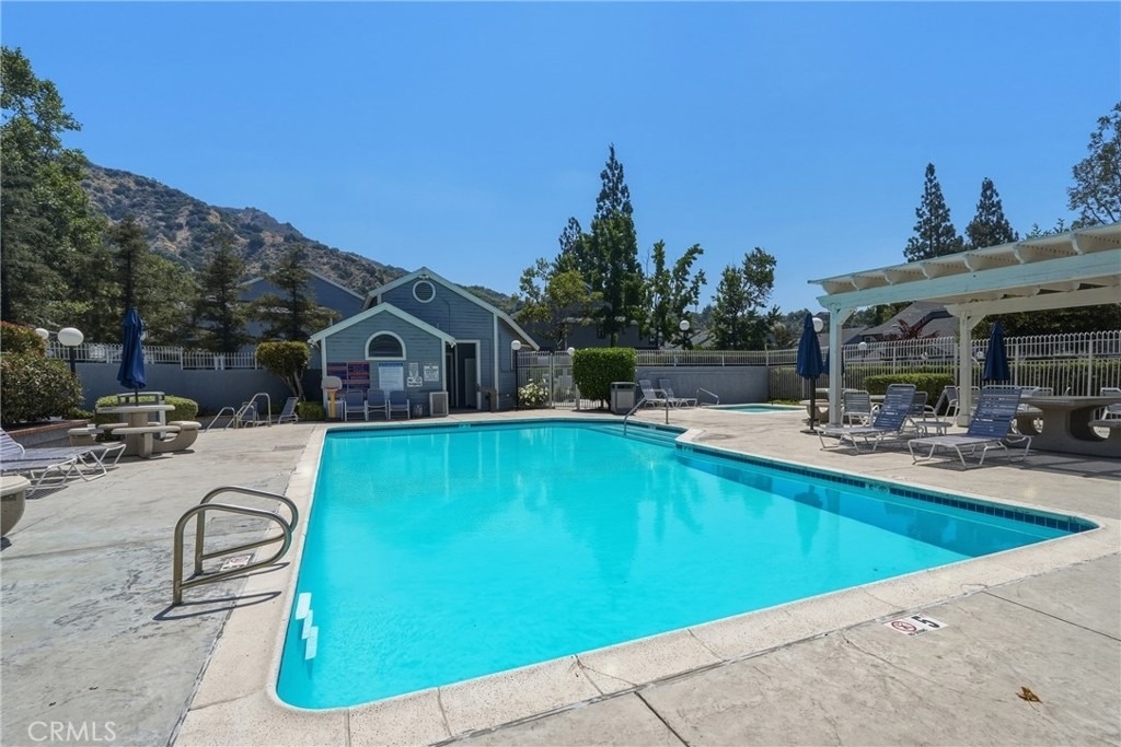 273 Monroe Court - Photo 18