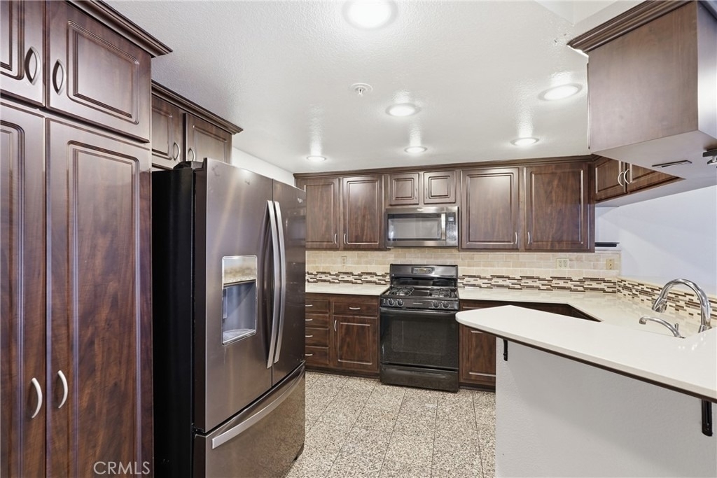 273 Monroe Court - Photo 4
