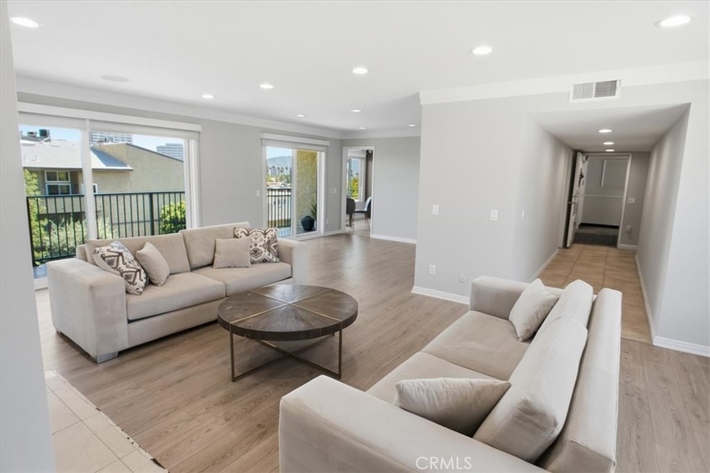 321 E Stocker - Photo 1