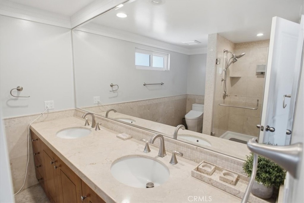 321 E Stocker - Photo 10