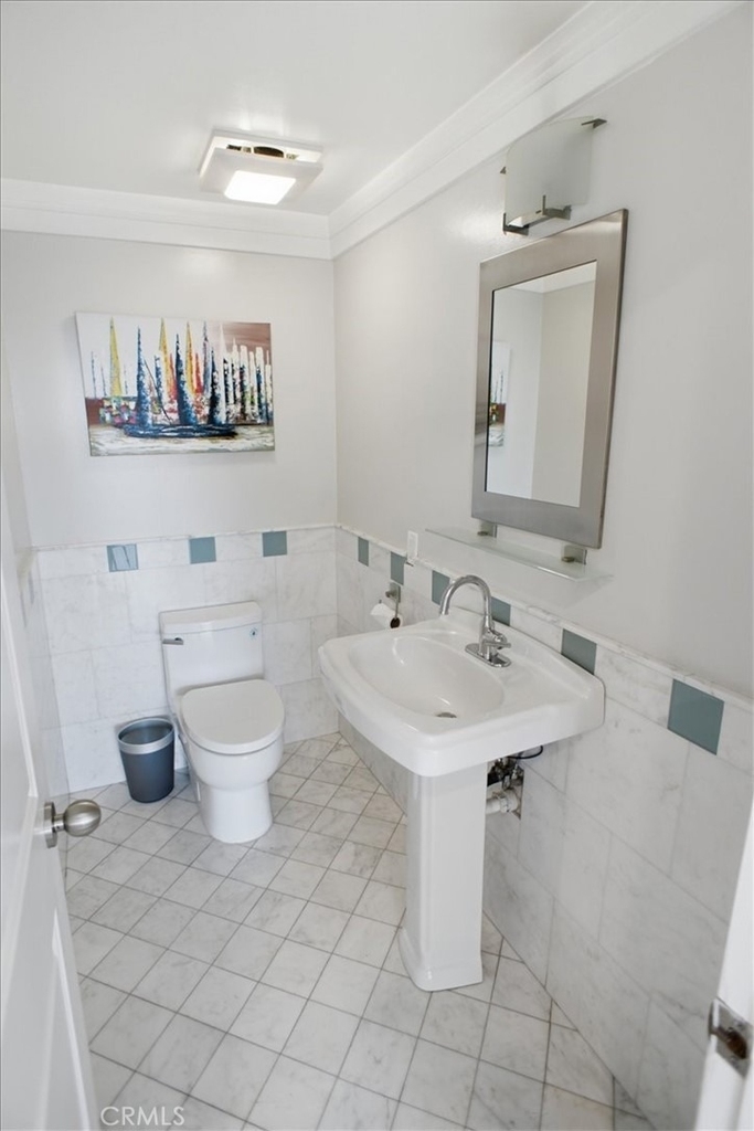 321 E Stocker - Photo 7