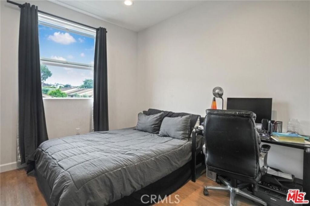 904 Warwick Avenue - Photo 1