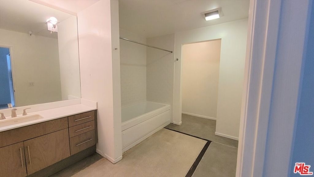 530 Molino Street - Photo 7