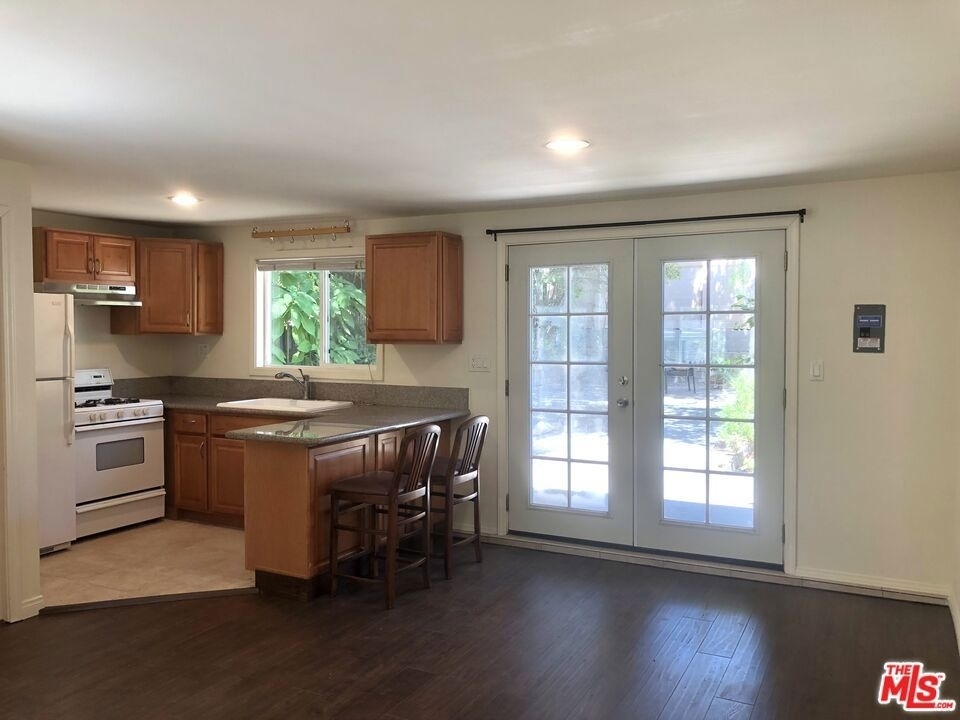3708 Altura Avenue - Photo 5