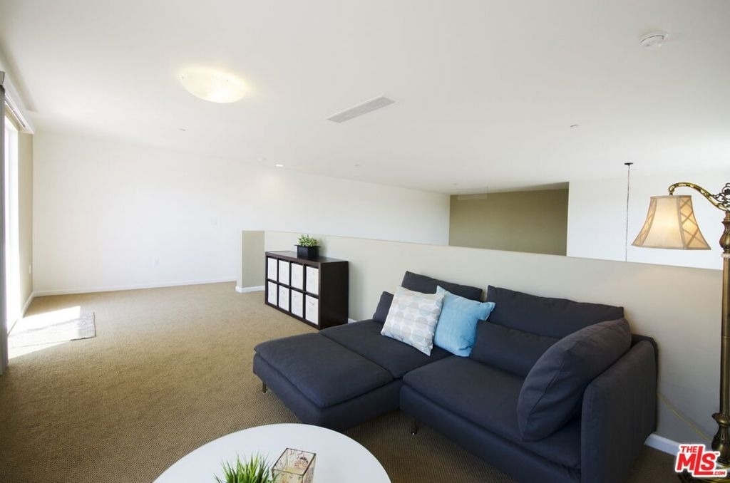546 N Oxford Avenue - Photo 13