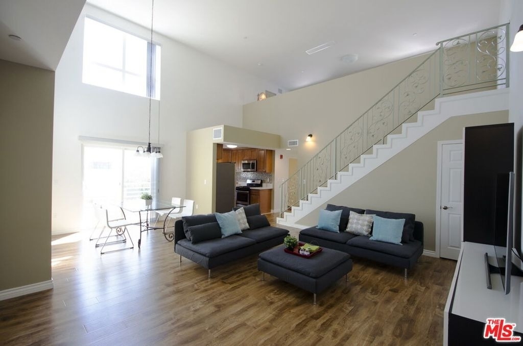 546 N Oxford Avenue - Photo 5