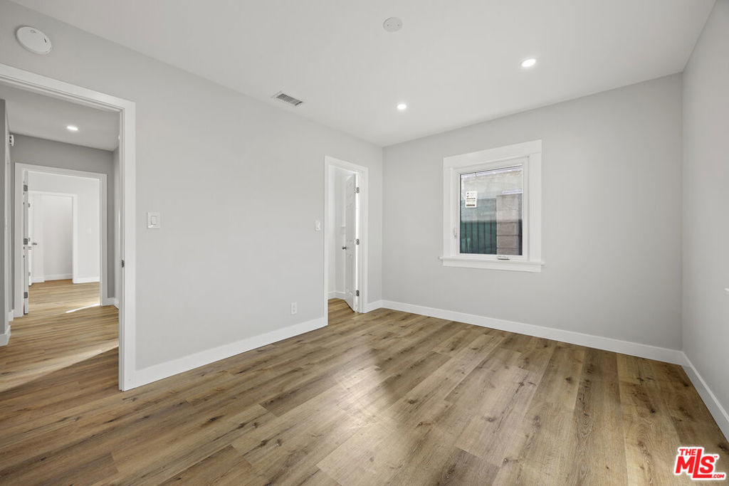 5465 S Victoria Avenue - Photo 14